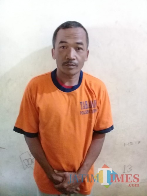 Jumai tersangka kasus pencurian saat diamankan polisi (Foto : Polsek Turen for MalangTIMES)