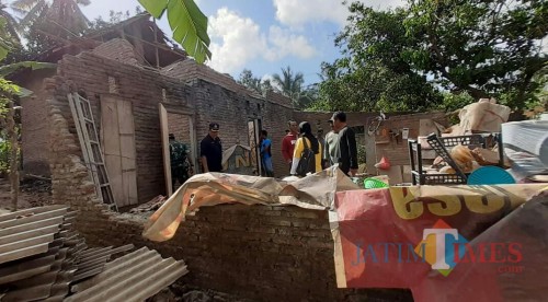 Kondisi bagian belakang rumah Painem di Dusun Krajan Baruu, Desa Wonosobo, Kecamatan Srono