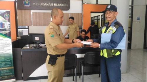 Penyaluran dana gerakan Sedino Sewu (Istimewa)