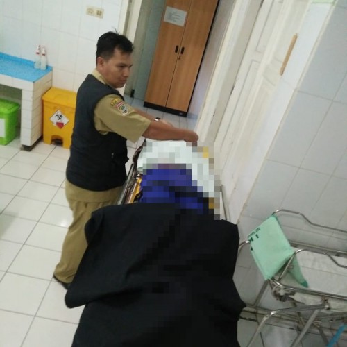 Kondisi jenazah korban kecelakaan saat dievakuasi ke RSSA Malang (Foto : Lantas Polsek Bululawang for MalangTIMES)