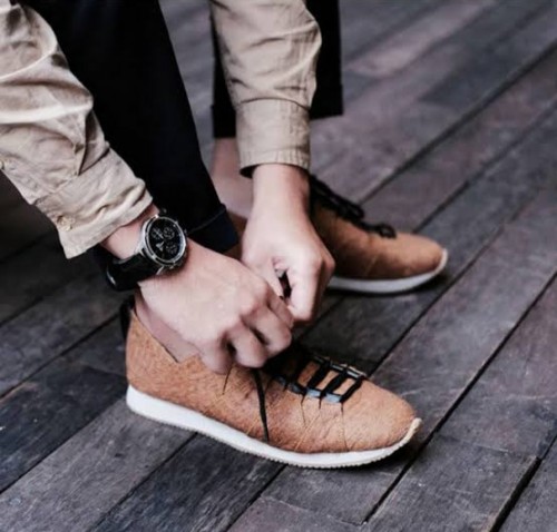 Sepatu Pepagan berbahan kulit kayu. (Foto: Istimewa)