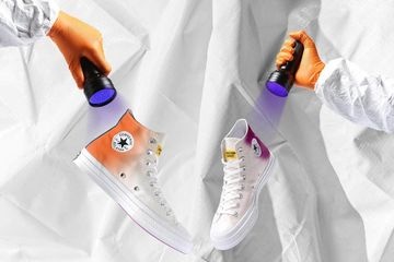 Sneakers kreasi terbaru Convers yang bisa berubah warna. (Foto: Istimewa)