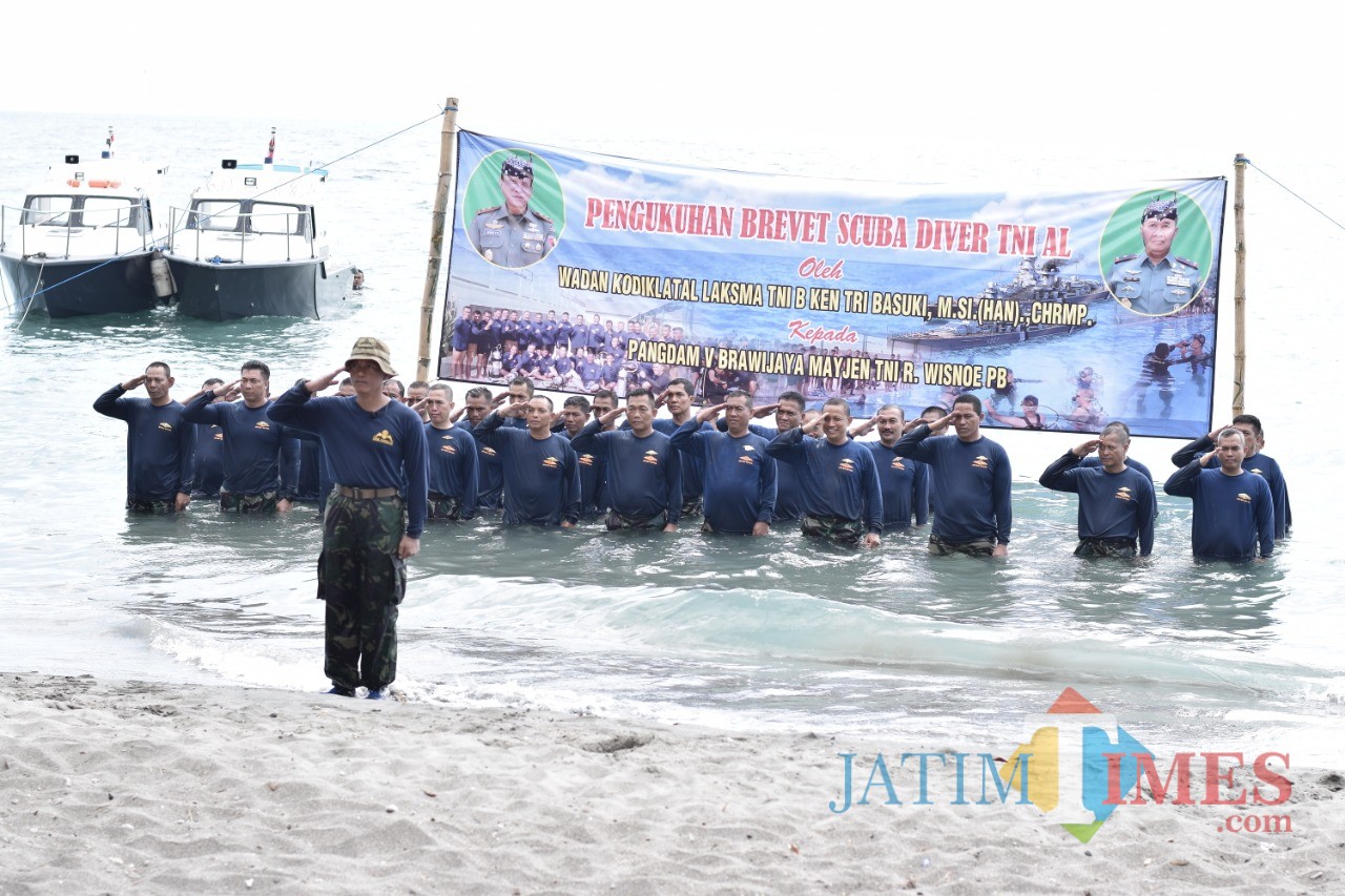 Suasana upacara pengukuhan Pengukuhan Brevet Scuba Diver TNI AL (Foto Istimewa / Situbondo TIMES)