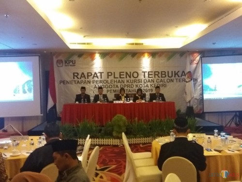 Rapat pleno terbuka KPU Kota Kediri untuk menetapkan calon anggota DPRD. (eko Arif s /JatimTimes)