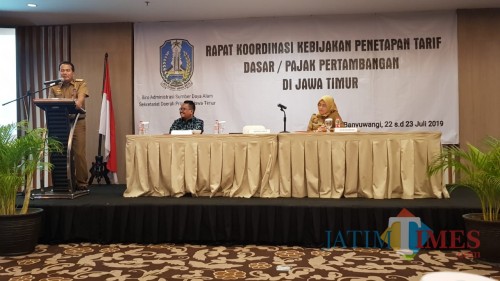 Acara Pembukaan Rapat Koordinasi Kebijakan Penetapan Tarif Dasar/Pajak Pertambangan di Jawa Timur di Banyuwangi (Foto : Moch. R. Abdul Fatah / Jatim TIMES)