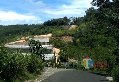 Jalur jalan wisata Malang selatan di desa Srigonco, Bantur, yang akan dibangun kembali menghadapi kendala dalam pembebasan lahan warga (dok MalangTIMES)