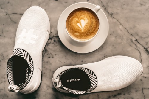 Rens, sepatu berbahan ampas kopi.(Foto: Istimewa)