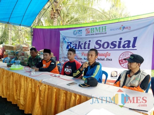 Tim BMH Malang saat pembukaan acara baksos di Dusun Licin, Desa Lebakharjo, Kabupaten Malang, Sabtu (20/7/2019) (Foto : Igoy/MalangTIMES)