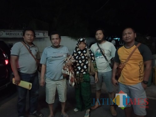 Pelaku tadi malam saat diamankan di Polres Situbondo. (Foto Heru Hartanto/Situbondo TIMES)