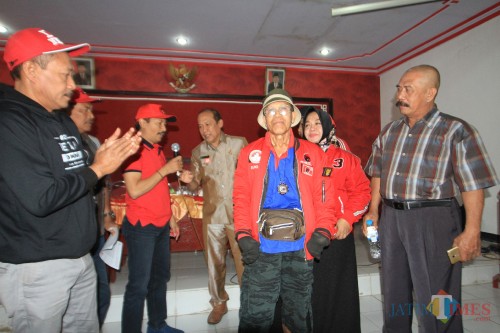 Sukkur warga Kota Probolinggo dilepas ketua DPC PDIP Haris Nasution, Keliling Indonesia (Agus Salam/Jatim TIMES)