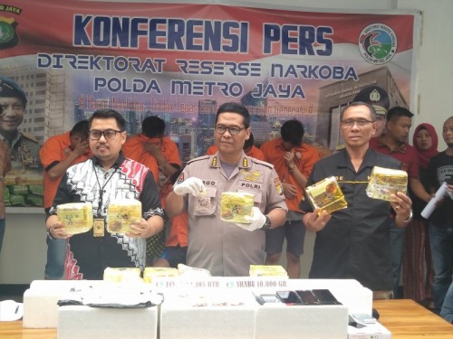 AKBP Dony Alexander (tiga dari kanan)(RRI)