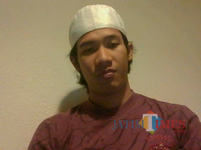 Aris Alfian dan calon istrinya Anak Agung Ayu Widya Srikandi / Foto : Istimewa / Tulungagung TIMES