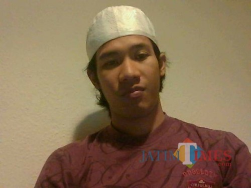 Aris Alfian dan calon istrinya Anak Agung Ayu Widya Srikandi / Foto : Istimewa / Tulungagung TIMES