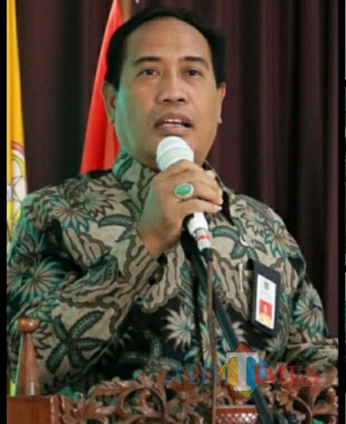 Kepala Dinas Pendidikan Kabupaten Malang M Hidayat memberikan sambutan kepada peserta lomba cerdas cermat tingkat SMP 2019 (Nana)