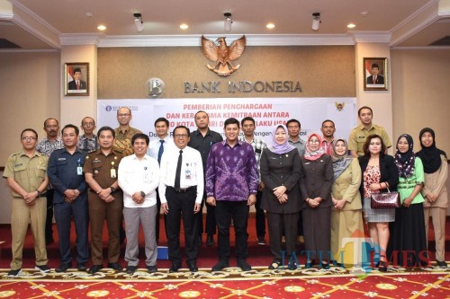 Lima Mitra Kerja TPID Kota Kediri Mendapat Penghargaan Dari Walikota. (Foto: Istimewa)