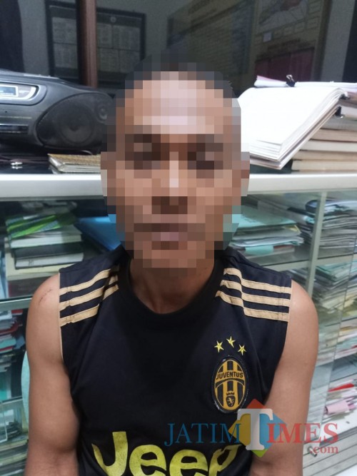 Tersangka Bambang Suryanto saat diamankan polisi karena kasus penganiayaan yang disertai perusakan dan pengancaman. (Foto : Humas Polres Malang for MalangTIMES)