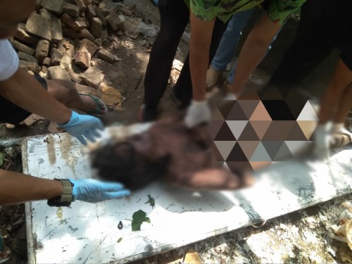 Korban Suryani saat di evakuasi / Foto : Dokpol / Tulungagung TIMES