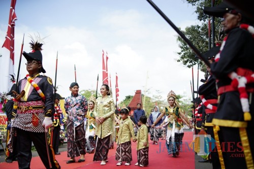 Rombongan iring-iringan Bupati sampai di Pendapa