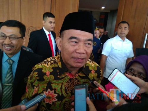 Mendikbud RI, Muhadjir Effendy saat ditemui awak media. (Foto: Imarotul Izzah/MalangTIMES)