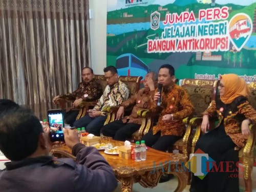 Konferensi Pers Bupati Lumajang dan KPK di Pendopo Arya Wiraraja Lumajang (Foto : Moch. R. Abdul Fatah / Jarim TIMES)