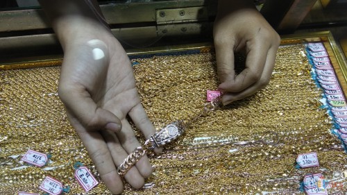 Harga emas yang tinggi menjadi salah satu pemicu inflasi di Kota Malang. (Foto: Nurlayla Ratri/MalangTIMES)