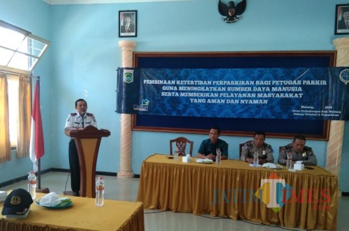 Dishub Kabupaten Malang kembali menggelar sosialisasi ketertiban jukir yang dimulai dari Pagak. (dd nana)