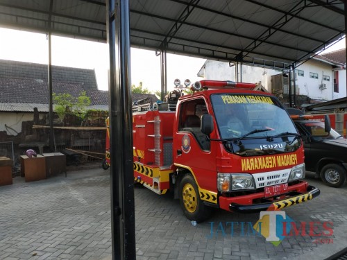 Salah satu armada Damkar mikik Satpol PP Kab Blitar.(Foto : Malik Naharul/BlitarTIMES)