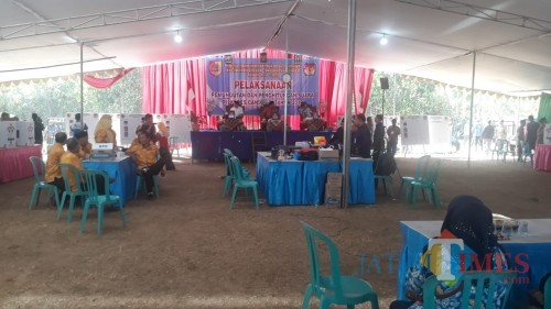 Suasana pilkades Desa Candijati, Kecamatan Arjasa. (foto : Moh. Ali Makrus / Jatim TIMES)