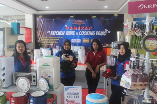Kitchen Ware & Cooking Demo Graha Bangunan hadir di Blitar Town Square (Foto: Aunur Rofiq/BlitarTIMES)