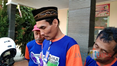 Ketua Pawahikorta, Agung Purwanto (berpeci) (foto : Joko Pramono/Jatim Times)