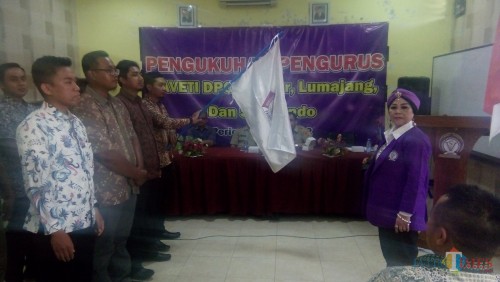 Ketua DPP Paveti Wijayanti Andadari saat melantik dan mengukuhkan pengurus DPC Paveti Jember (foto : Moh. Ali Makrus / JatimTIMES)