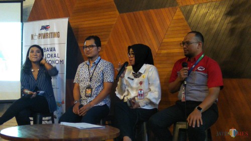 Kegiatan dialog antara Pemkot Malang, JNE dan pelaku UMKM terkait kemudahan ekspor produk. (Foto: Nurlayla Ratri/MalangTIMES)