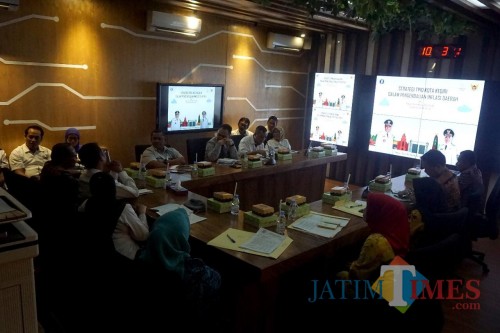 TPID Kota Kediri saat menerima studi banding Kota tangerang dan Kabupaten Sikka. (eko Arif s /JatimTimes)