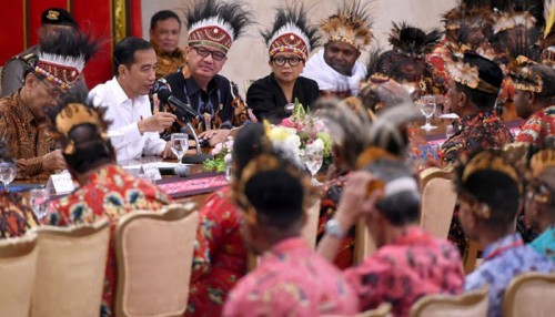 Pertemuan Presiden Jokowi bersama 61 tokoh Papua yang dikritik Fadli Zon terkait pembangunan istana kepresidenan (poskota news)