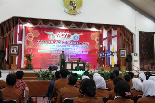 Suasana saat pembekalan oleh Dandim 0833 Kota Malang mengenai kesadaran akan bela negara. (Unikama for MalangTIMES)