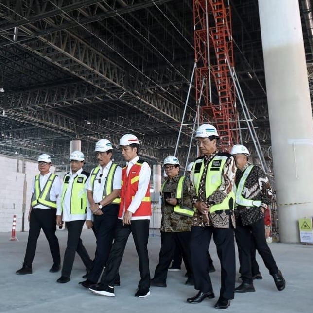 Jokowi saat melalukan kunjungan kerja. (Foto: instagram @jokowi)