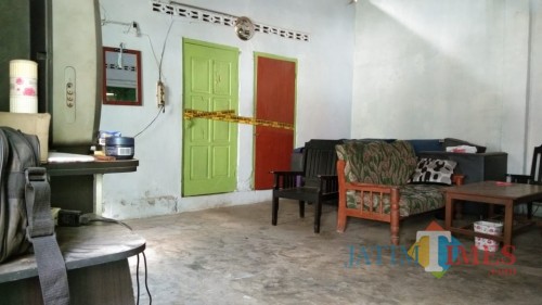 Rumah Sidik tampak sepi pasca ditangkap Selasa malam lalu (foto : Joko Pramono/JatimTIMES)