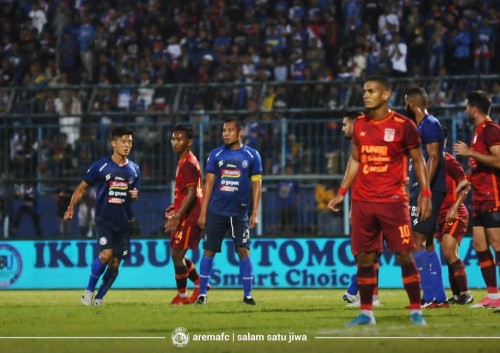 Pemain Arema FC saat menghadapi Borneo FC (official Arema FC)