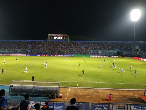 Suasana Stadion Kanjuruhan saat dipenuhi Aremania (Hendra Saputra)