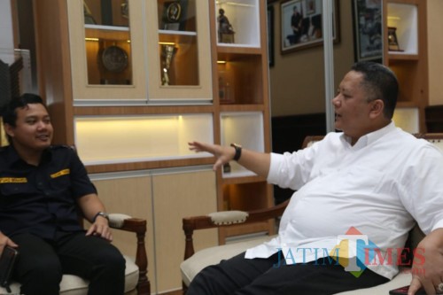 Fuad Bernardi ketika menghadap di ruang kerja Wakil Wali Kota Surabaya Whisnu Sakti