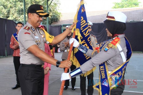 Kapolres Kediri AKBP Roni Faisal S.I.K kukuhkan 31 anggota Polisi Cilik. (Foto: Istimewa)