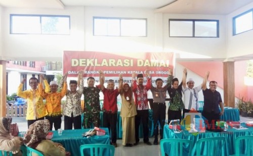 Panitia Pilkades Desa Grogol bersama Forpimka Giri serta para stakeholder lainnya saat mendeklarasikan Pilkades Damai