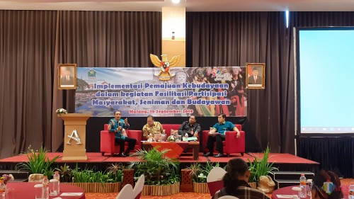 Narasumber yang hadir dalam kegiatan Implementasi Pemajuan Kebudayaan dalam Kegiatan Fasilitasi Partisipasi Masyarakat, Seniman dan Budayawan Siabudpae Kota Malang di Hotel Atria Kota Malang, Kamis (19/9/2019) (Pipit Anggraeni/MalangTIMES)