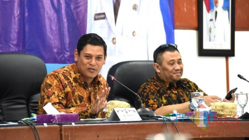 Walikota Kediri Abdullah Abu Bakar saat memaparkan tentang strategi sistem Akuntabilitas Kinerja . (eko Arif s /JatimTimes)