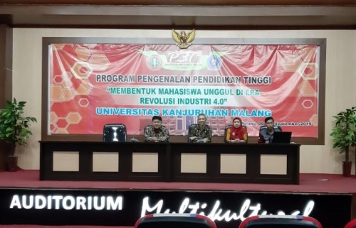 Suasana para pejabat struktural Unikama saat dalam kegiatan sambut mahasiswa baru FEB (Unikama for MalangTIMES)
