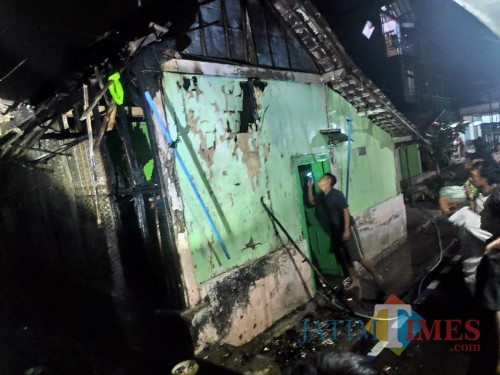 Kondisi rumah sesaat setelah kebakaran terjadi (Foto : Polsek Kepanjen for MalangTIMES)