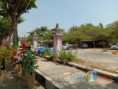 Tampak dari samping lahan bekas rumah sakit yang akan dibangun tempat PKL di jl. Kesehatan (Fahrurrosyi)