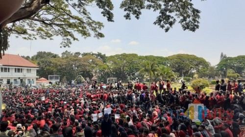 Demo mahasiswa menolak pengesahan berbagai RUU di Kota Malang. (dok MalangTIMES)
