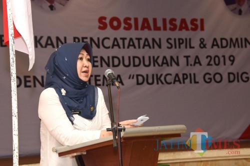 Wakil Wali Kota Kediri Lilik Muhibbah saat memberikan sambutan dalam gelar sosialisasi Dukcapil Go Digital.