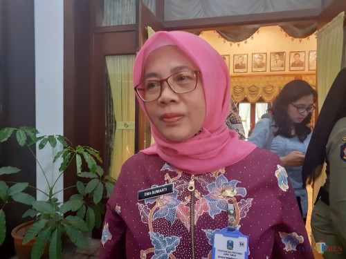 Kepala cabang Dinas Pendidikan Pemprov Jatim Wilayah Kota Malang dan Kota Batu, Ema Sumiarti (Arifina Cahyanti Firdausi/MalangTIMES)
